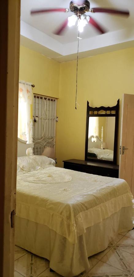 Dmeechi Apartment Кингстън Екстериор снимка